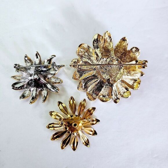 Vintage Set of Three Gold Tone Metal Floral Green Rhinestone Flower Brooch Pins - Picture 5 of 9